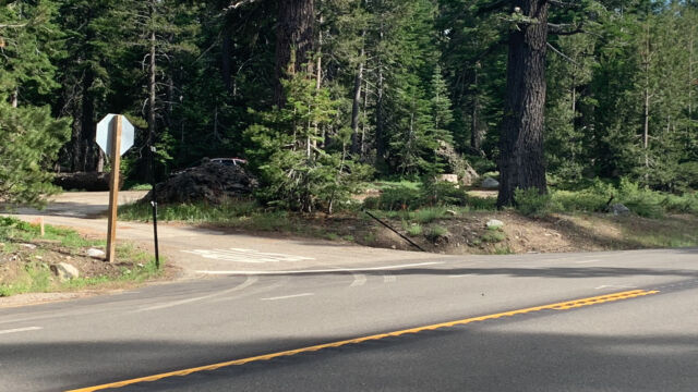 Turnout for Oyster Creek, the trailhead is on the opposite side of the highway from that Oyster Creek