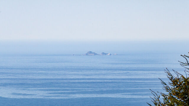 View of the Farallon Islands 25 miles off shore from the bare knoll Matt Davis Trail