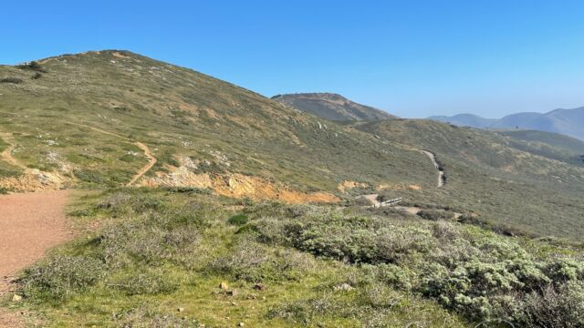 Looking east, the Coastal trail continues to the Wolf Ridge trail
